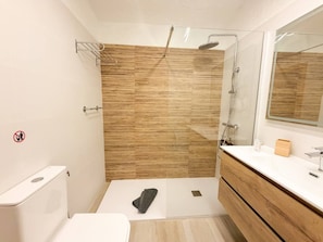 Bathroom - Vrbo Property (Sonneland (Urbanizacion))