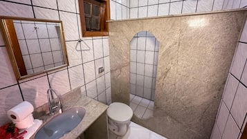 Standard Room, Garden View | Bathroom | Shower, towels, soap