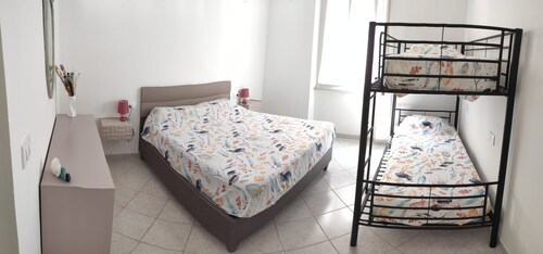 Varazze, a beautiful two-room apartment in a quiet neighborhood near downtown and the beach