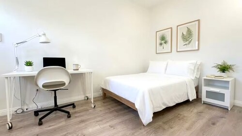Private Entrance Mini Studio S/AC/Laundry/Wifi