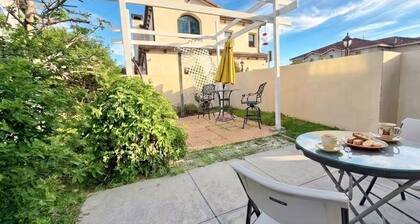 Private Entrance Suite A/Private Bath/Wifi/Yard