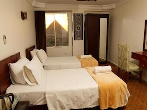 Twin Room, Desert view | Free WiFi - Oscar Pyramids view (Giza)