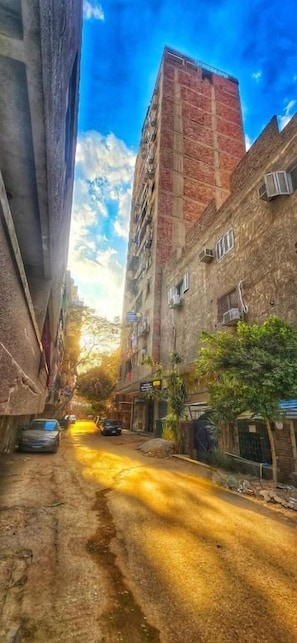 Exterior - Oscar Pyramids view (Giza)
