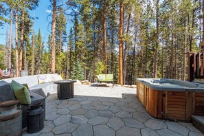Bañera de hidromasaje al aire libre