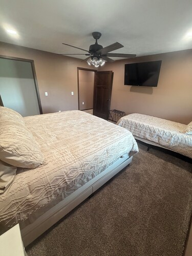 The Back 40 Hideaway Huron, SD 5BR Getaway