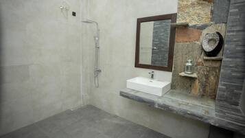 Deluxe Double Room, Garden View | Bathroom | Free toiletries, hair dryer, slippers, towels