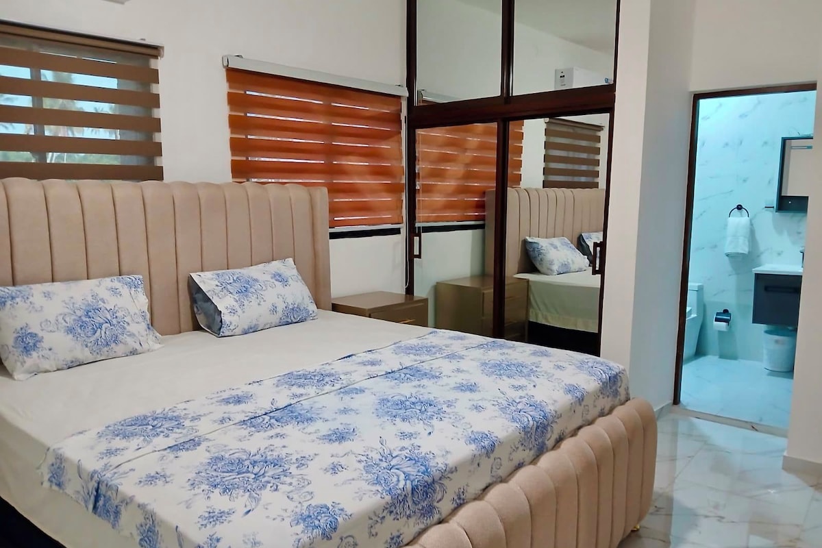 شقة مريحة - منظر للحديقة | مكواة/لوح كي وواي فاي مجانًا