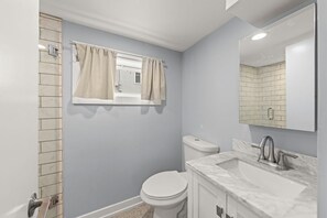 Bathroom - Spacious 4-bedroom House Next to Train Station and DWNTWN Wheaton w/ Deck (Wheaton)