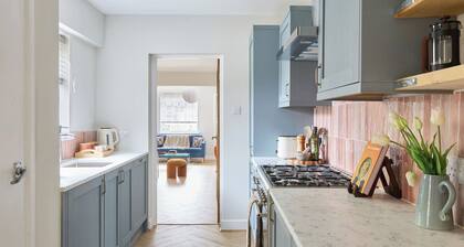 Beautifully refurbished 2-bed home with parking!
