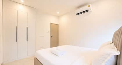 Phenomenal 4-bedroom bed & breakfast in charming Chang Wat Surat Thani
