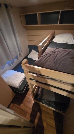 Uklassifisert bilde, 3 av 11, knapp