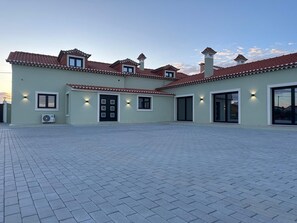 Unclassified image, 3 of 37, button - Vrbo Property (Várzea)