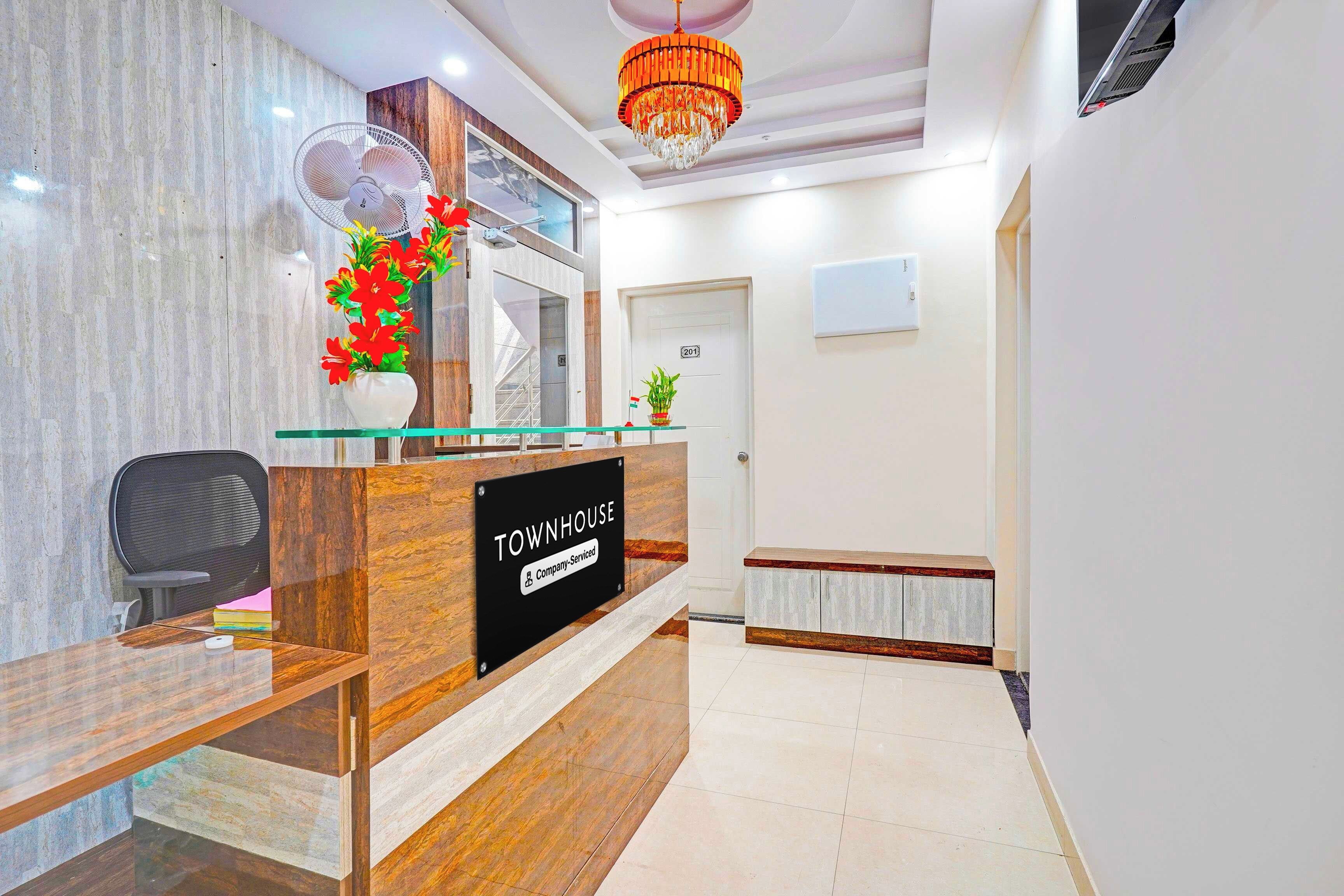 A reception desk with a sign indicating it's a company-serviced townhouse.