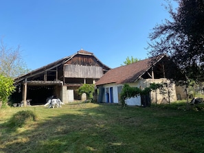 Exterior - Lovely 3-bedroom farmhouse in Les Avenières Veyrins-Thuellin - Horse Friendly (Les Avenières Veyrins-Thuellin)