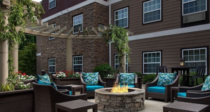 Accessible 1BR King Suite w/ Tub | Daily Breakfast