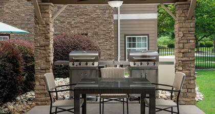 Accessible 1BR Suite w/ Daily Hot Breakfast + Pool