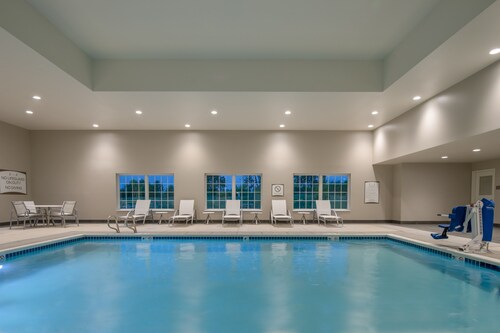 Accessible Studio w/ Kitchen | Pool + Breakfast