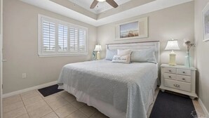 Room - Gulf View Corner Condo + Lazy River + Beach Chairs (Fort Walton Beach)