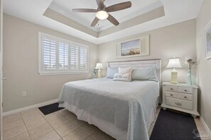 Room - Gulf View Corner Condo + Lazy River + Beach Chairs (Fort Walton Beach)