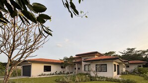 Exterior - New AC Villa in Hacienda Pinilla, 4BR, 4BA, Private pool& parking (Hacienda pinilla)