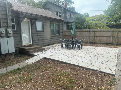 Quiet 3-bedroom Duplex across the street from OU campus