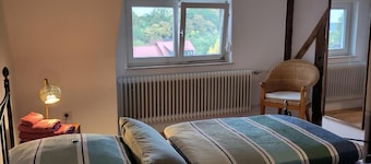 Maison de vacances 'Historisches Fachwerkhaus Landblick' : vue montagne, jardin, Wi-Fi