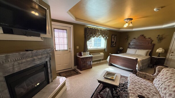Unclassified image, 1 of 15, button - The Perfect Gettysburg Escape - Room #14 at The Inn At Herr Ridge (Gettysburg)