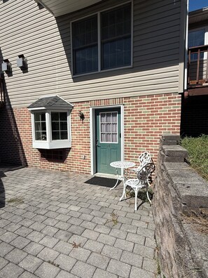 Outdoor dining - The Perfect Gettysburg Escape - Room #14 at The Inn At Herr Ridge (Gettysburg)