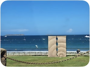 Beach - Holiday Home 'Duplex Sea View -5min To The Harbor' with Sea View, Private Terrace and Wi-Fi (Perros-Guirec)
