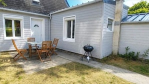 Outdoor dining - A relaxing getaway in the heart of the countryside (Sains-Morainvillers)