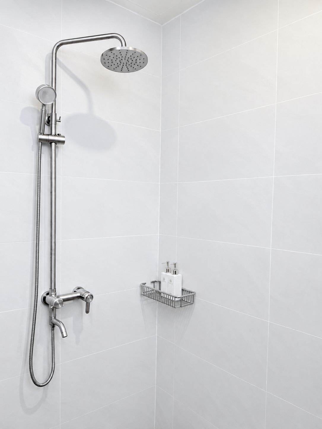 Superior Double Room, Garden View | Bathroom | Shower, hair dryer, slippers, towels