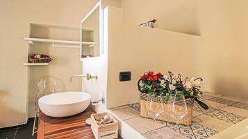 Hair dryer, towels