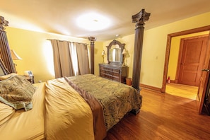 A bedroom with a bed, a dresser, a mirror, and a door. - Charming Shepherdstown Home - Walk to Downtown (Shepherdstown)
