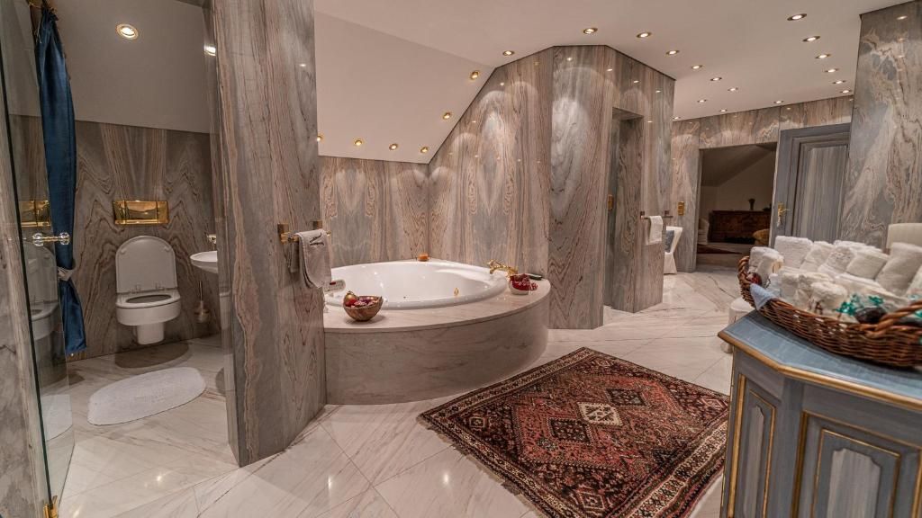 Luxury Villa, Balcony, Mountain View | Bathroom