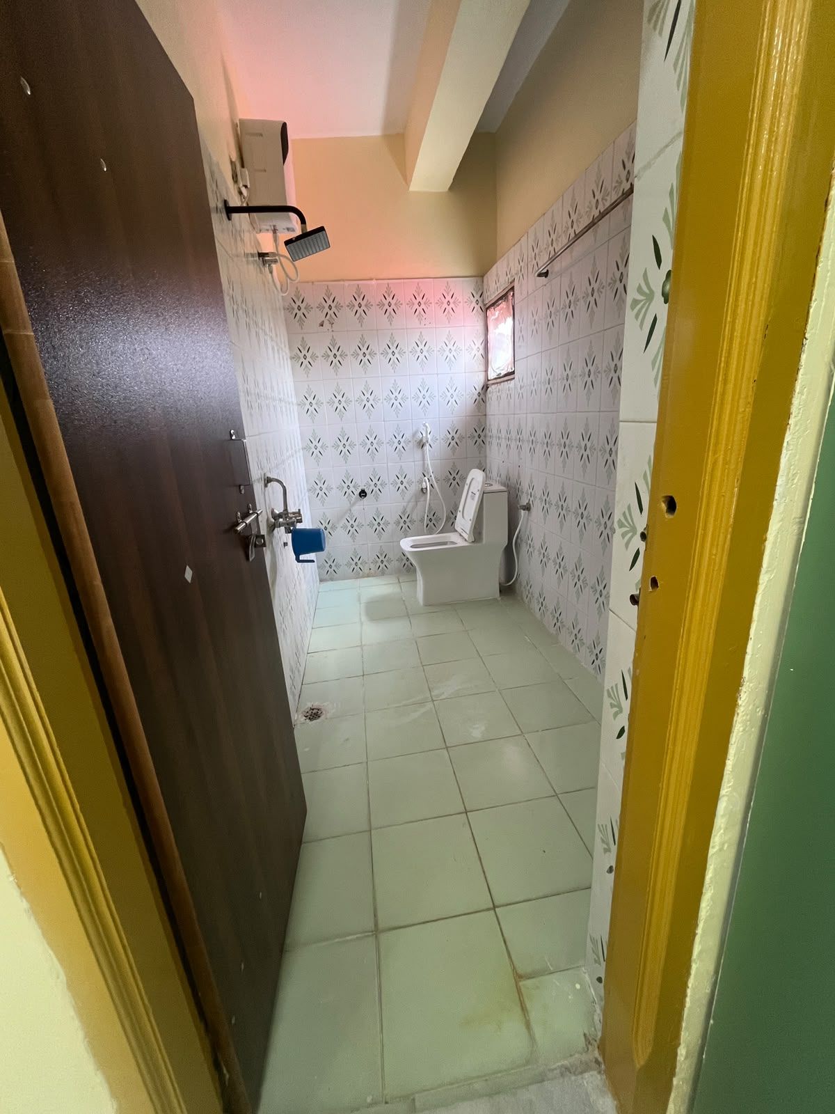 Shower, towels, soap, shampoo