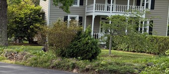 Spacious, light-filled,  4-bedroom farmhouse 10-minutes south of Charlottesville