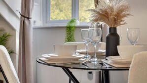 Apartment | Dining - Stephenson View (Newcastle upon Tyne)