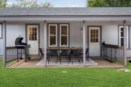 Home with Cowboy Pool Near Downtown Round Rock