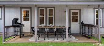 Home with Cowboy Pool Near Downtown Round Rock
