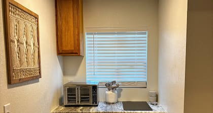 2 BR/Downtown Bryan Apt - Walk to Everything