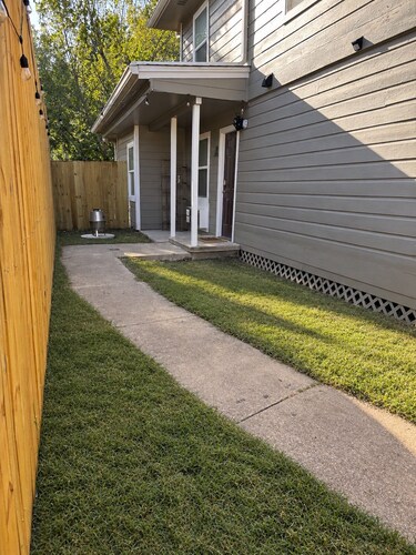 2 BR/Downtown Bryan Apt - Walk to Everything