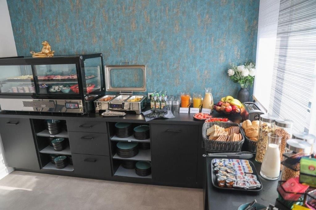 Tägliches Frühstücksbuffet gegen Gebühr