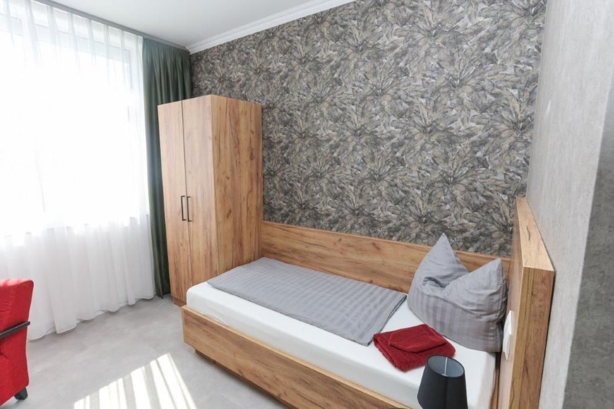 Einzelzimmer, Stadtblick | Zimmersafe, Verdunkelungsvorhänge, schallisolierte Zimmer