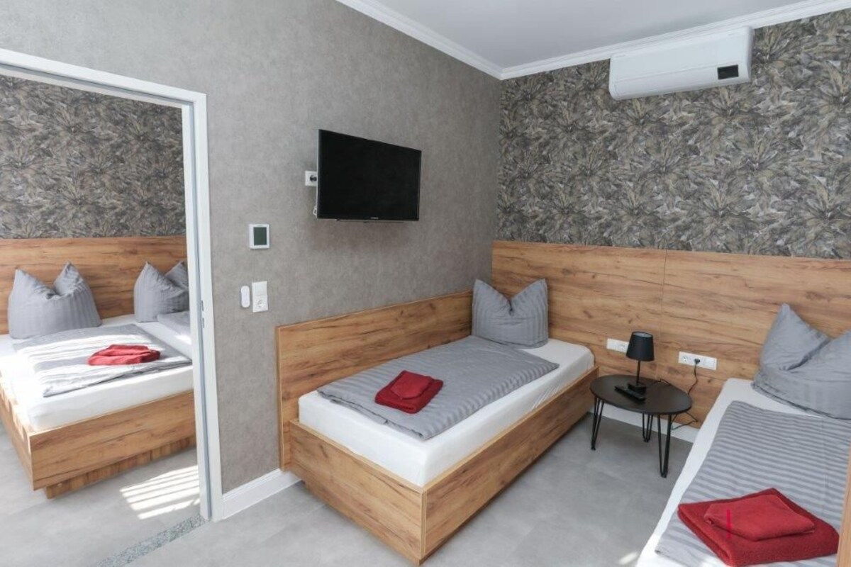 Familienzimmer, Stadtblick | Zimmersafe, Verdunkelungsvorhänge, schallisolierte Zimmer