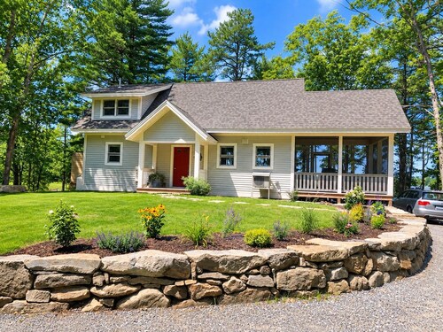 Waterfront Maine Cottage with Stunning Views, Private Deck & Kayaks