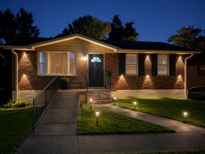 A residential house with a front porch, a black door, and a brick facade. - Enjoyable 3-bedroom house with AC in charming Nashville (Nashville)