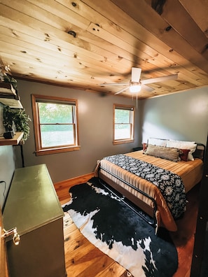 Room - 100 Acres, Creek, Sunset Overlook, Kayaks/Pond (Stanton)