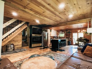 Living area - 100 Acres, Creek, Sunset Overlook, Kayaks/Pond (Stanton)