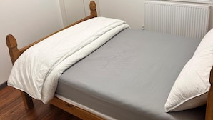 Room - Pottery District 1-bed Apt, Sleeps 3 & Wifi (Stoke-on-Trent)