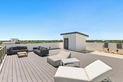 Rooftop at 202 🌊 Pet Friendly 7BR | Saltwater Pool, Rooftop + Guest House